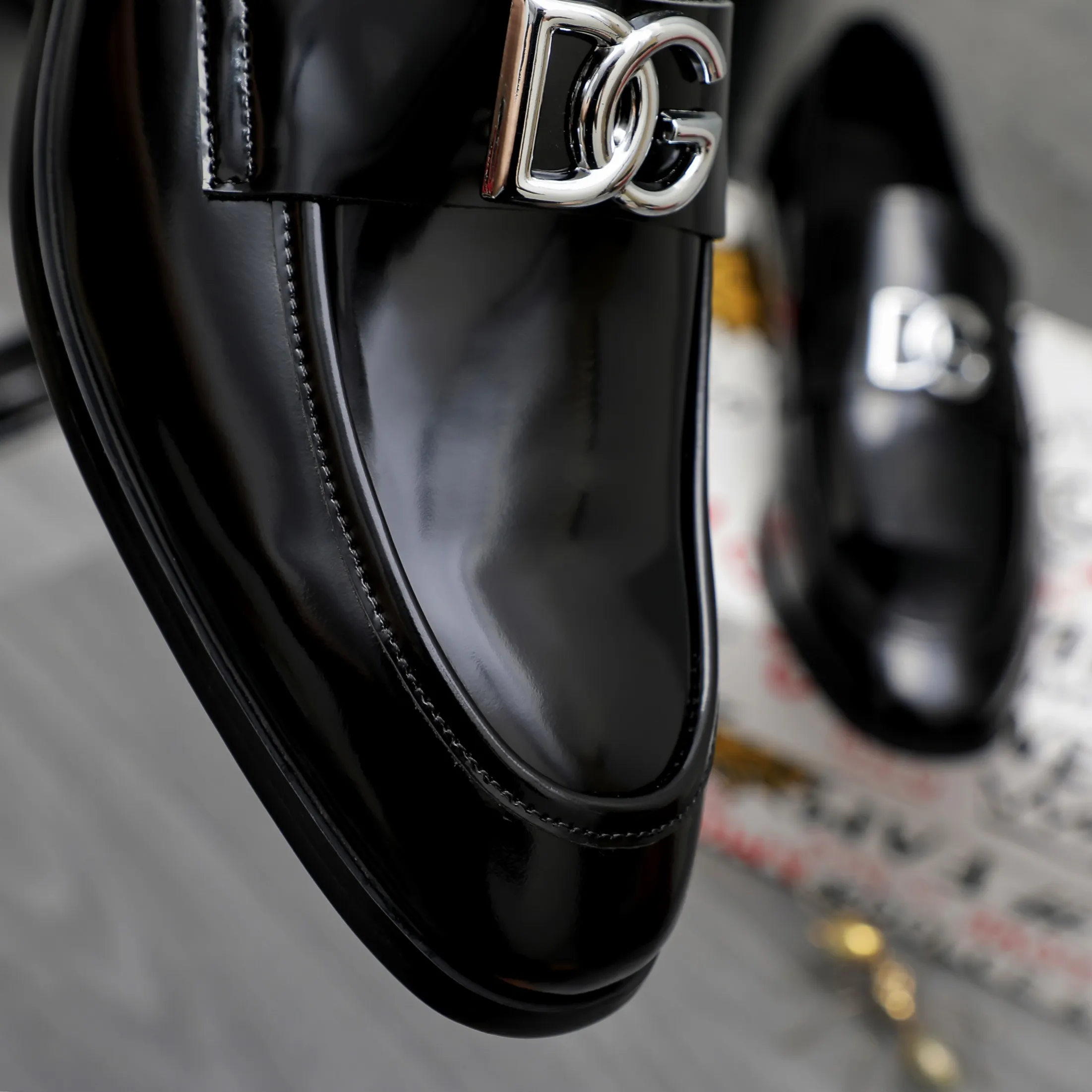 Men's shoes 💰500 Product trademark: DG (Dolce & Gabbana) business casual leather shoes Regular size: 38-45 (45 is custom-made and non-returnable) Product materials: Selected pearlescent cowhide upper, cowhide lining, original outsole